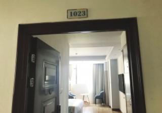 7月25日，长沙良品·美素酒店，遭3次强刷房门的1023号房。图/记者骆一歌