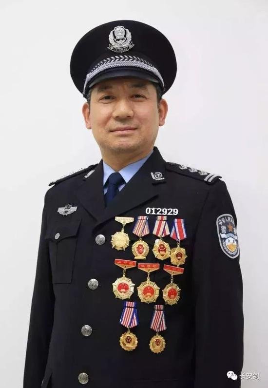 这个男人获公安部最高奖励 保险公司不敢卖他保险