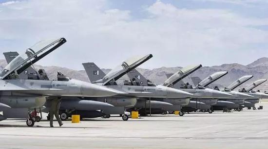 巴基斯坦空军F-16型战机机队(图源:Wikimedia Commons)