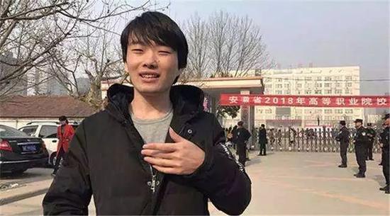 10年后,徐孟南重回高考考场