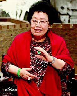 图为:富华国际集团主席陈丽华位列第三