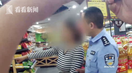 900b10453eeb13f19bfee4e17ce4c69c.png 女子为占便宜屡进超市“顺手牵羊” 家里堆满商