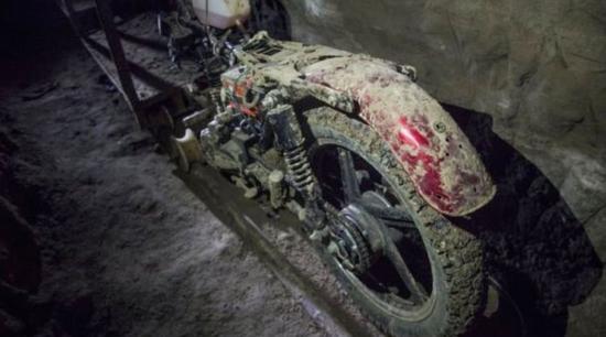  当时古兹曼骑的摩托车残骸
