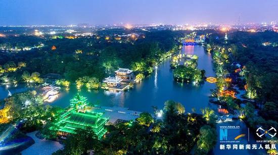 长江沿线的扬州瘦西湖夜景。（来源：新华网）