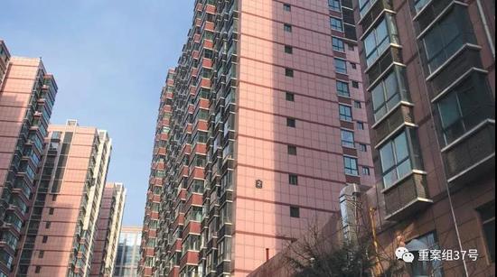 11月30日,W县原县委书记刘号通(化名)和延安市F 县某局副局长李真(化名)的视频拍摄地——延安市某小区的外景。 新京报记者 张建斌 摄
