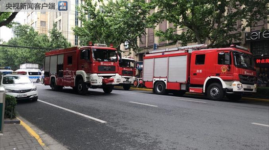 上海长宁区一处正在改造的建筑坍塌 已救出19人(含视频)