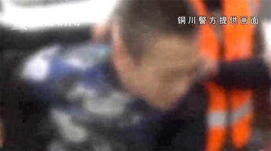 ca大发888娱乐场下载 - 英国一家人在火葬场与逝去亲人道别,悲痛中却被告知棺材搞错了