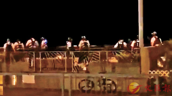 警方拘捕7男1女(来源:文汇报)