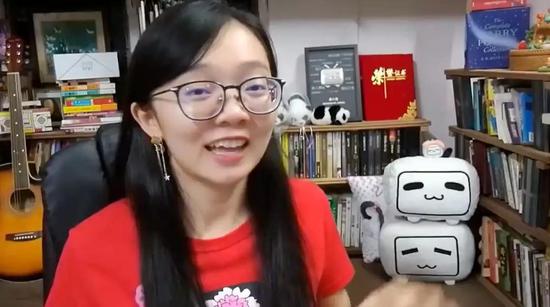 ▲春小喜在视频中分享自己的参观经历(视频截图)