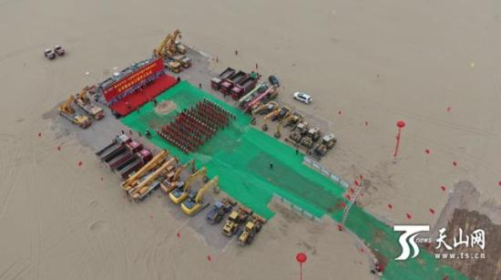 4月17日，沙雅顺北油气田百万吨地面产能建设项目正式开工。