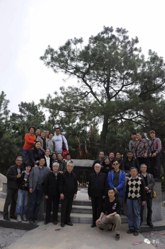沙巴体育推荐_海军战士“手撕”玻璃救人受关注