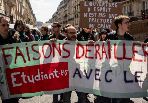 法国学生举行示威活动。（图片来源：法新社）