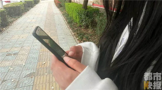 女子街头好心助人反遭猥亵 逃脱时又被偷千元[图]