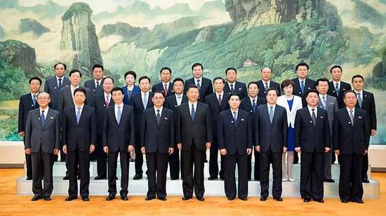 5月16日，习近平在北京会见了朝鲜参观团。据新华社