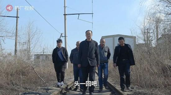 从几年前开始,范三就不再过春节了。