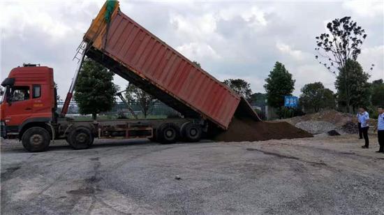湖南祁东县委书记杜登峰火了，因其提供线索，一超载车辆被查处。
