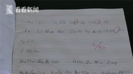 多次踢打摔椅子？女子疑虐打小孩邻居看不下去