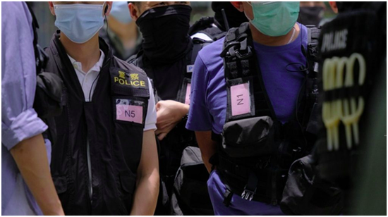 警察背心上的行动呼号。来源:港媒