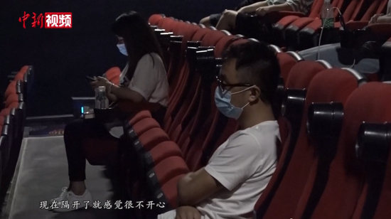 影院复工情侣也得隔开坐?单身狗:哈哈哈哈哈哈