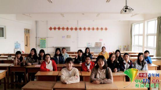 图为五个考研学霸。中国青年网通讯员 谭志金 摄