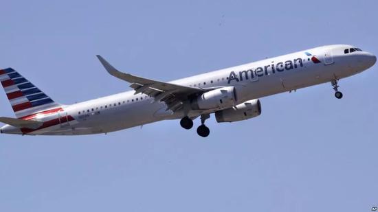 ▲资料图片:一架美国航空公司客机正在波士顿机场降落。(美联社)