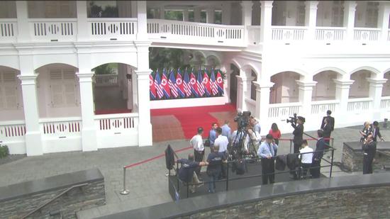 金正恩和特朗普握手地点画面曝光