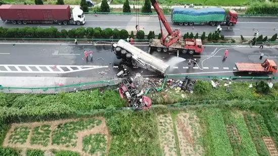 京港澳高速事故致18死 交通运输部回应
