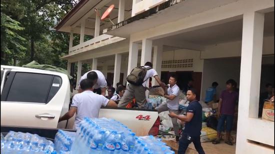 解放军驰援老挝溃坝灾区 含最新型卫生装备