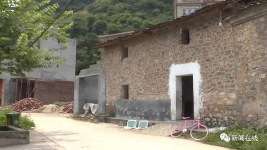 老冤家年龄相加快180见面就开打 只为一根柴火归属