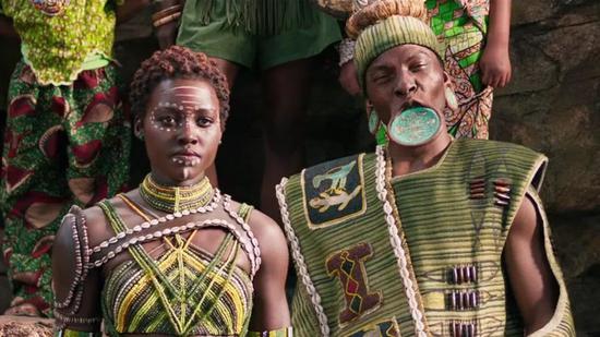 这些非洲部落习俗了解下：跳牛成人礼 佩“唇盘”