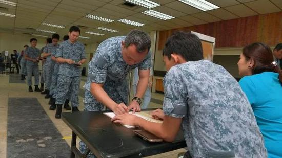 新加坡空軍戰備軍人報到