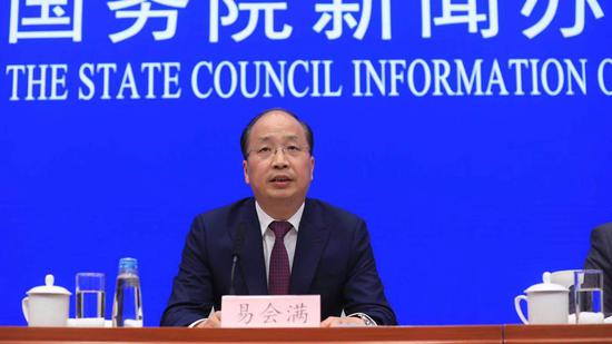 证监会主席易会满参加国新办发布会。 新京报记者 王全浩 摄