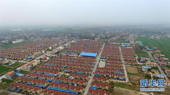 这是河南省兰考县黄河滩区易地搬迁扶贫社区谷营镇姚寨新村社区（2018年11月14日无人机拍摄）。新华社记者 冯大鹏 摄