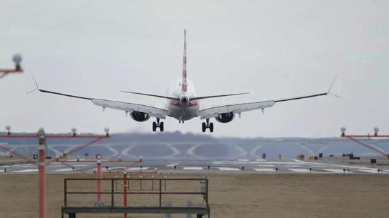 美国航空公司的一架波音737 MAX 8型飞机。来源:路透