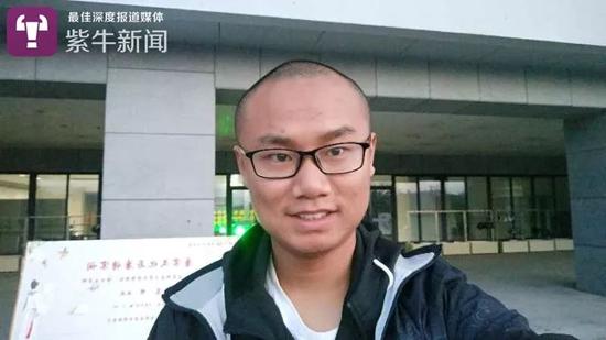 剃了光头的闫春旭