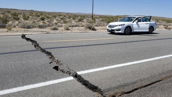 美国加州6.4级地震引发159次余震：道路断裂(图)