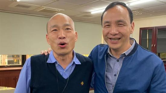 搏彩无必胜,冬季巡逻鞋子进雪让人受不了,战士用一土办法解决大问题