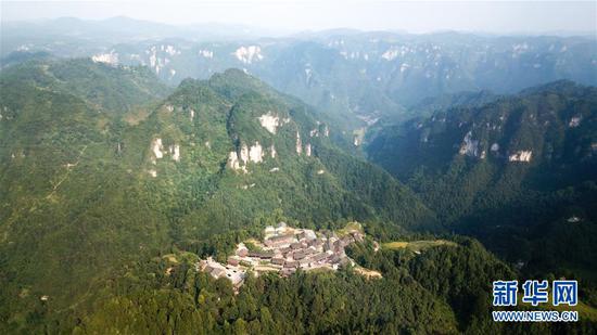 这是湖南省湘西土家族苗族自治州花垣县十八洞村(9月3日无人机拍摄)。新华社记者 陈泽国 摄