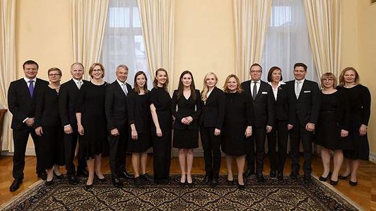 全球最年轻总理组阁：19名部长12位女性 4人85后