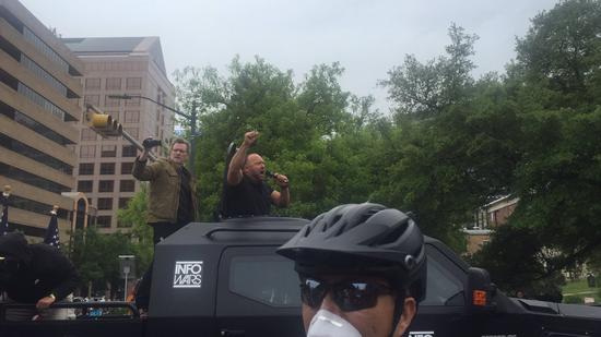 美国疾控中心高官2月“吹哨”，特朗普曾威胁解雇