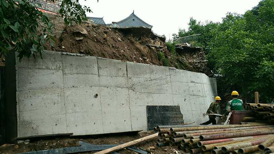 北京汛期已至山体有坍塌风险法官赴偏远村“护坝”