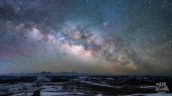 △7月24日,四川甘孜,贡嘎雪山星空银河。