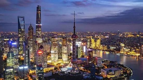 上海黄浦江畔(图源:《南华早报》)