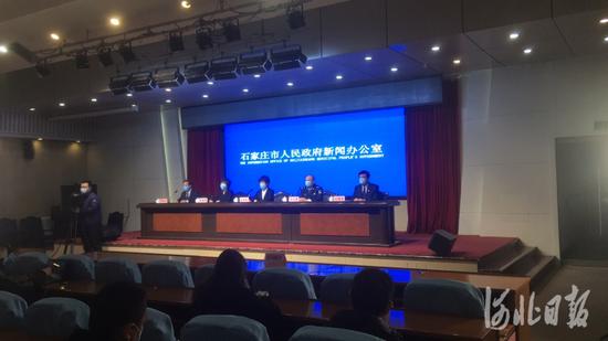 1月14日下午,石家庄市召开新冠肺炎疫情防控工作第10场新闻发布会。河北日报记者王峻峰摄