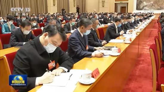 前排左三为毛超峰