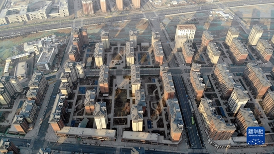 这是2022年1月6日拍摄的河北雄安新区容东片区安置房项目(无人机照片)。新华社记者 骆学峰 摄