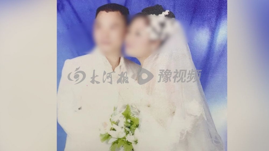 杨某与张某伟合照,受访者供图