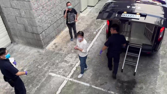  台灣一女子因與母親發生口角用跳繩將其勒死。
