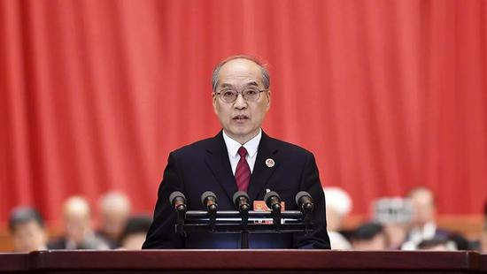  3月12日，十三届全国人大二次会议在北京人民大会堂举行第三次全体会议。最高人民检察院检察长张军作最高人民检察院工作报告。 新华社记者 燕雁 摄