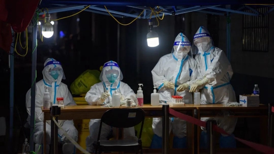 西安机场空调传播病毒?清华大学建筑学院教授朱颖心:“绝不可能是空调系统的问题。”(图源/视觉中国)